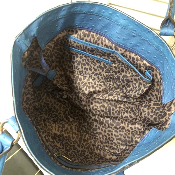 GUESS PURSE - Picture 2 of 16